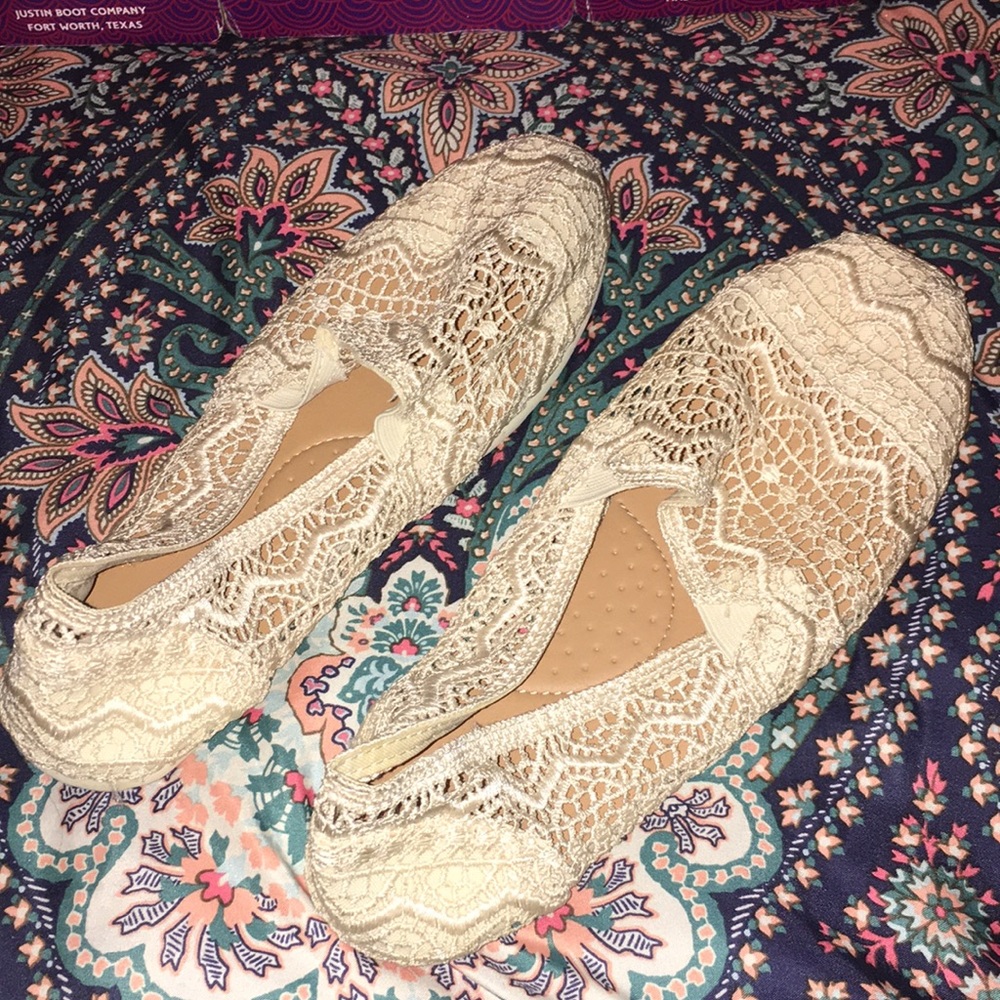 White laced flats.